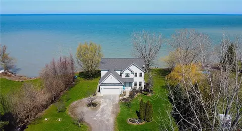 2949 W Lake Rd, Wilson, NY 14172