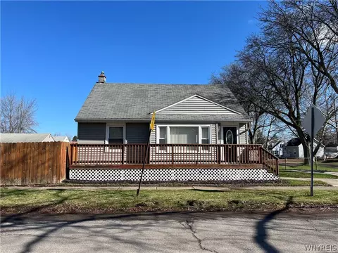 502 81st St, Niagara Falls, NY 14304