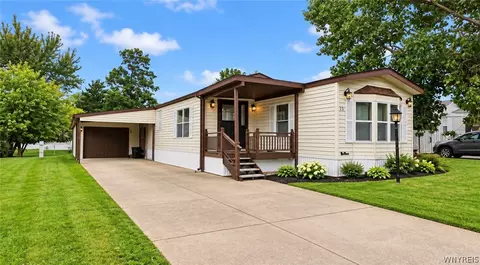 13 Rippleway Dr #197, Hamburg, NY 14075