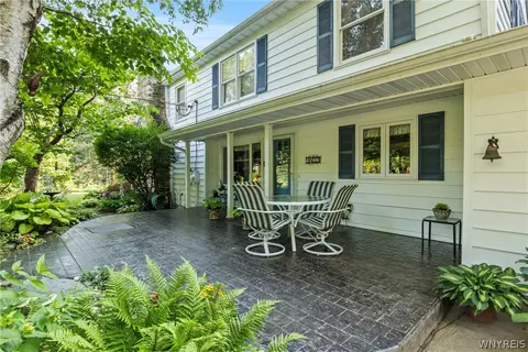9832 E Holland Rd, Holland, NY 14080