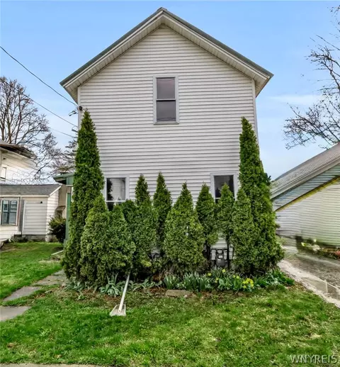 709 Gwinn St, Shelby, NY 14103