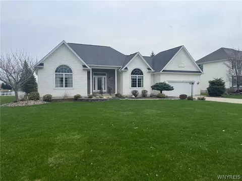 7305 Windsor Dr, Wheatfield, NY 14120