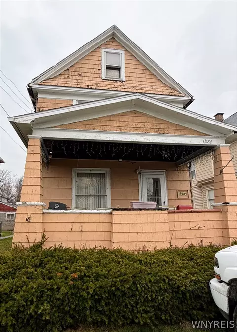 1824 Pierce Ave, Niagara Falls, NY 14301