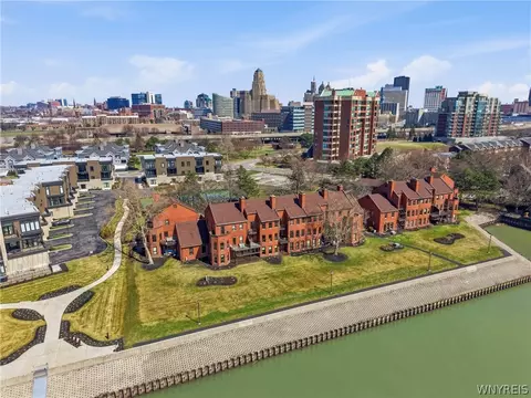 18 Marina Park S #18, Buffalo, NY 14202