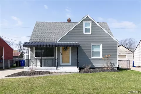 34 Lyndale Ct, West Seneca, NY 14224