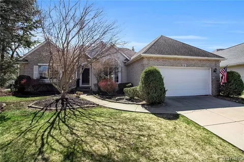 11 Brambly Ct, Amherst, NY 14221