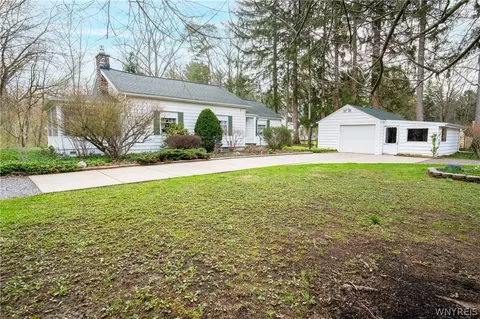 7587 Back Creek Rd, Hamburg, NY 14075