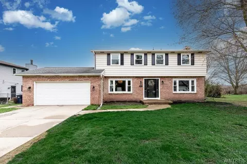 21 Sturbridge Ln, Grand Island, NY 14072