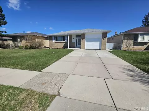 85 Fairoaks Ln, Cheektowaga, NY 14227