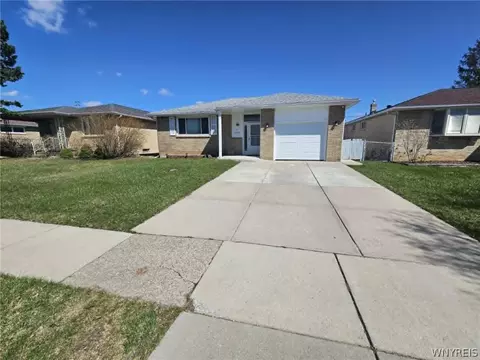 85 Fairoaks Ln, Cheektowaga, NY 14227
