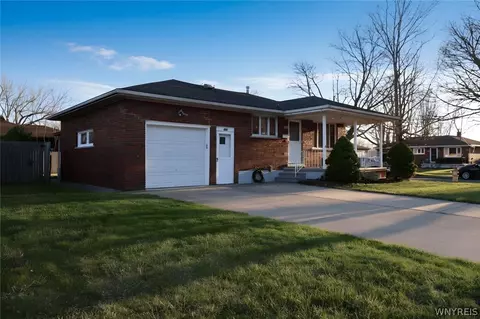 9605 Greenwald Ave, Niagara Falls, NY 14304