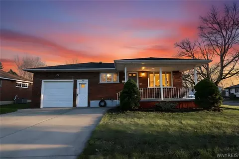 9605 Greenwald Ave, Niagara Falls, NY 14304