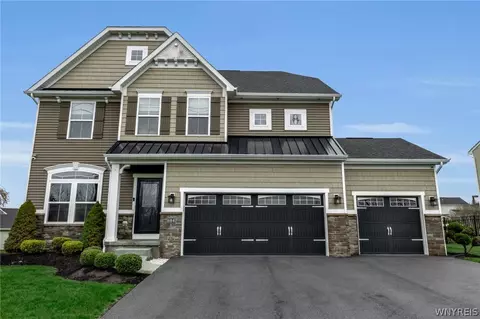 684 Pleasant View Dr, Lancaster, NY 14086