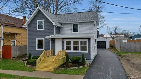 5 Hickory St, Hanover, NY 14136