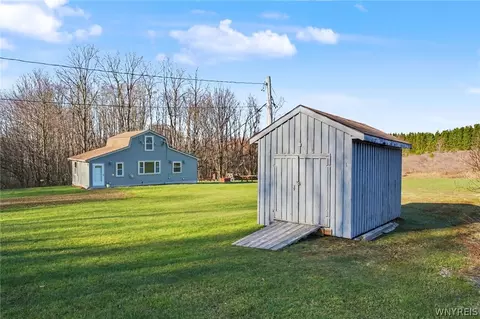 4334 Town Line Rd, Yorkshire, NY 14042