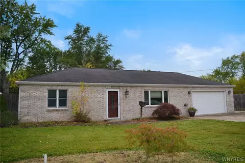 436 Campus Dr, Amherst, NY 14226