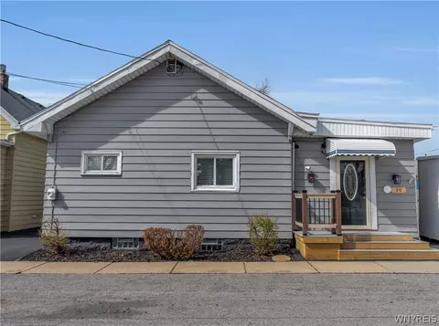 30 Loxley Ct, West Seneca, NY 14224