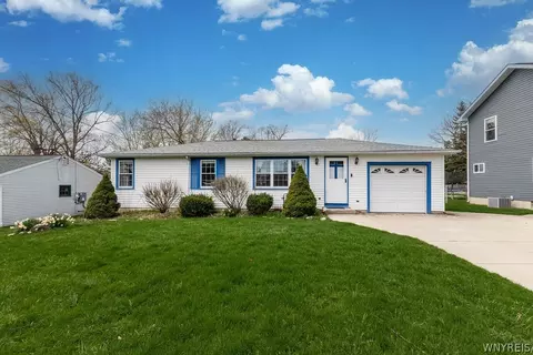 30 Errington Ter, Orchard Park, NY 14127