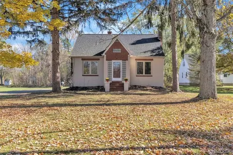 1220 Smith Rd, East Amherst, NY 14051