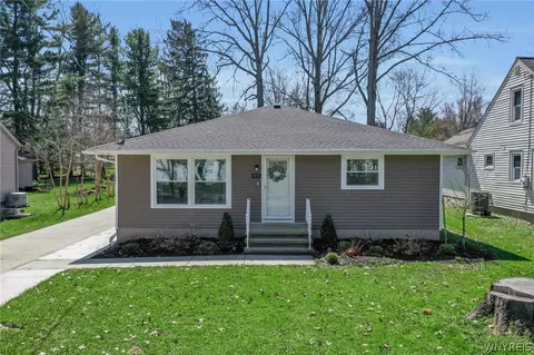 97 Huntington Ct, Hamburg, NY 14075
