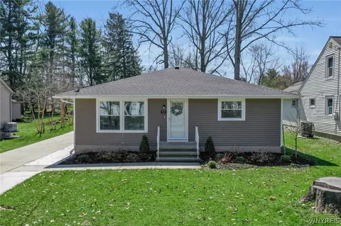 97 Huntington Ct, Hamburg, NY 14075