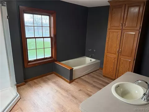 Bath - 1861 Hess Rd, Appleton, NY 14008 photo 1 of 2