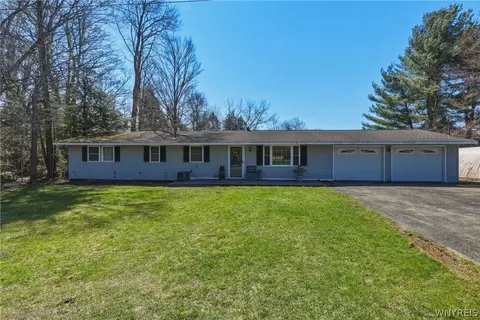 11609 Grove St, Delevan, NY 14042