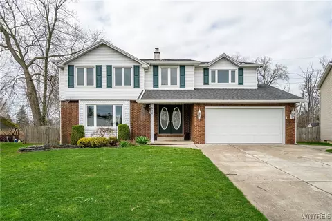12 Old Farm Ct, Depew, NY 14043