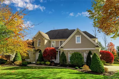 35 Birdsong Pkwy, Orchard Park, NY 14127