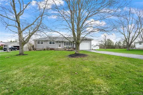 4710 Meyer Rd, Pendleton, NY 14120