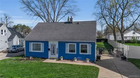 21 Schutt Ct, Grand Island, NY 14072