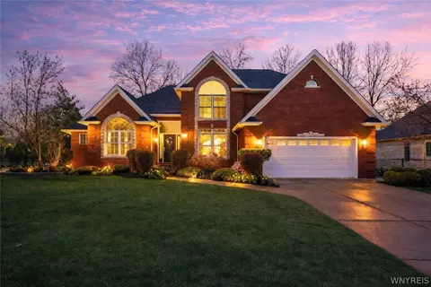 102 Covent Garden Ln, Amherst, NY 14221