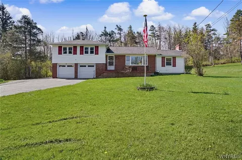 1599 Hubbard Rd, Aurora, NY 14052