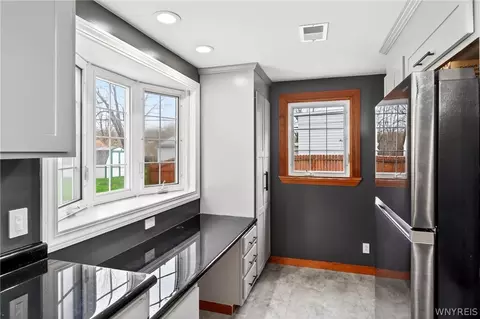 Kitchen - 4357 Barton Rd, Clarence, NY 14031 photo 5 of 6