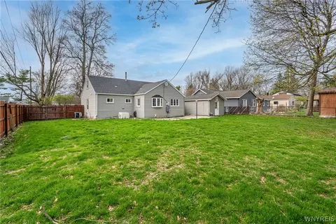 Exterior - 4357 Barton Rd, Clarence, NY 14031 photo 5 of 7