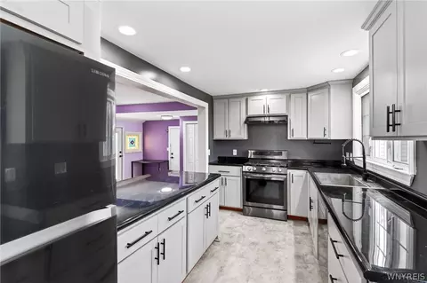 Kitchen - 4357 Barton Rd, Clarence, NY 14031 photo 4 of 6