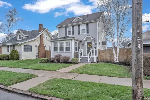 4111 Deveaux St, Niagara Falls, NY 14305