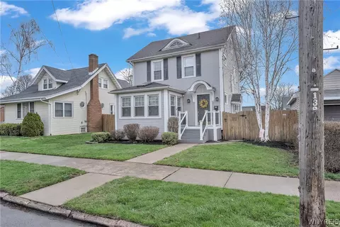 4111 Deveaux St, Niagara Falls, NY 14305