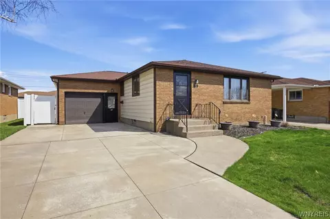 69 Jane Ln, Depew, NY 14043