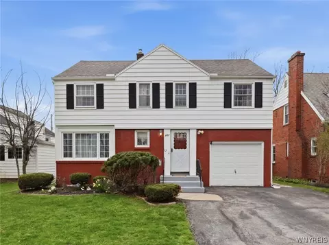 207 Huxley Dr, Amherst, NY 14226