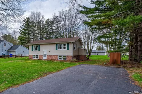 2526 Merritt Ave, Newfane, NY 14108