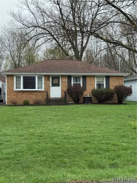 104 Reppien Pl, Orchard Park, NY 14127