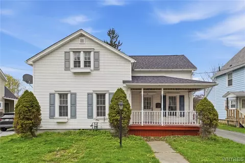 23 Lombardy St, Lancaster, NY 14086