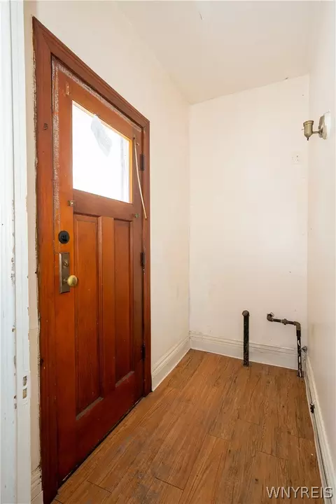 Entry Way - 884 Eagle St #N, Buffalo, NY 14210 photo 4 of 5