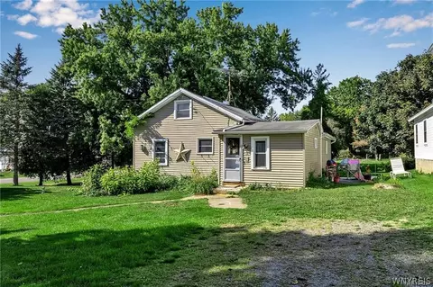 6513 E Bethany Leroy Rd, Stafford, NY 14143