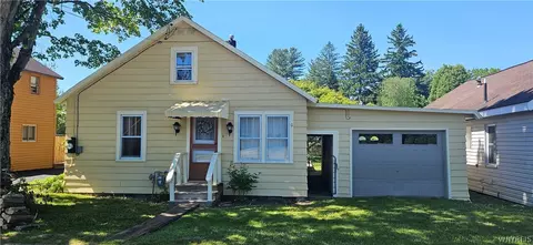 5 Maple Ave, Ellicottville, NY 14731