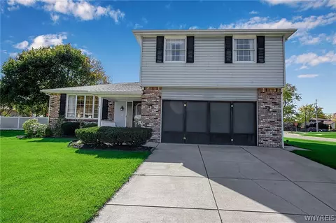 4 Windtree Ln, West Seneca, NY 14224