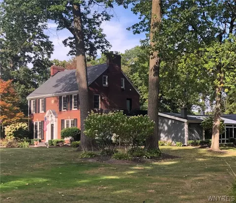 5079 Forest Rd, Lewiston, NY 14092