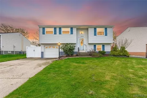 6932 Academy Ln, Lockport, NY 14094