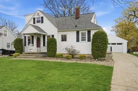 121 Country Pkwy, Amherst, NY 14221